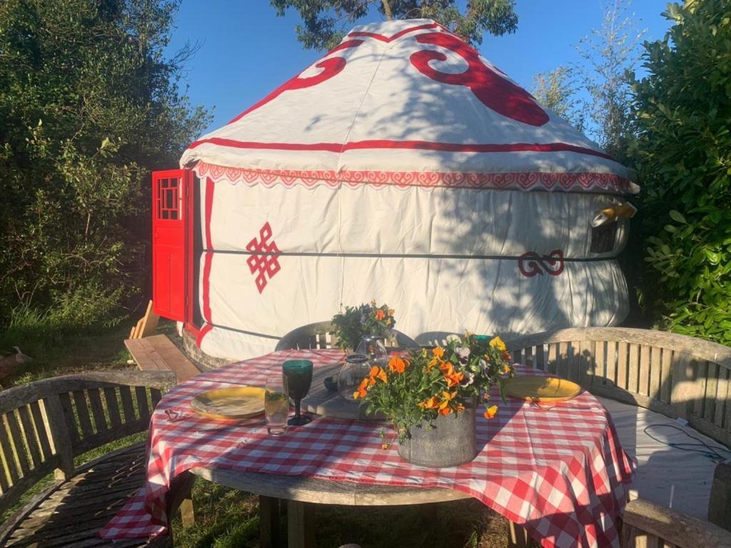 Traditional Yurt @ Longleat Уорминстер Экстерьер фото